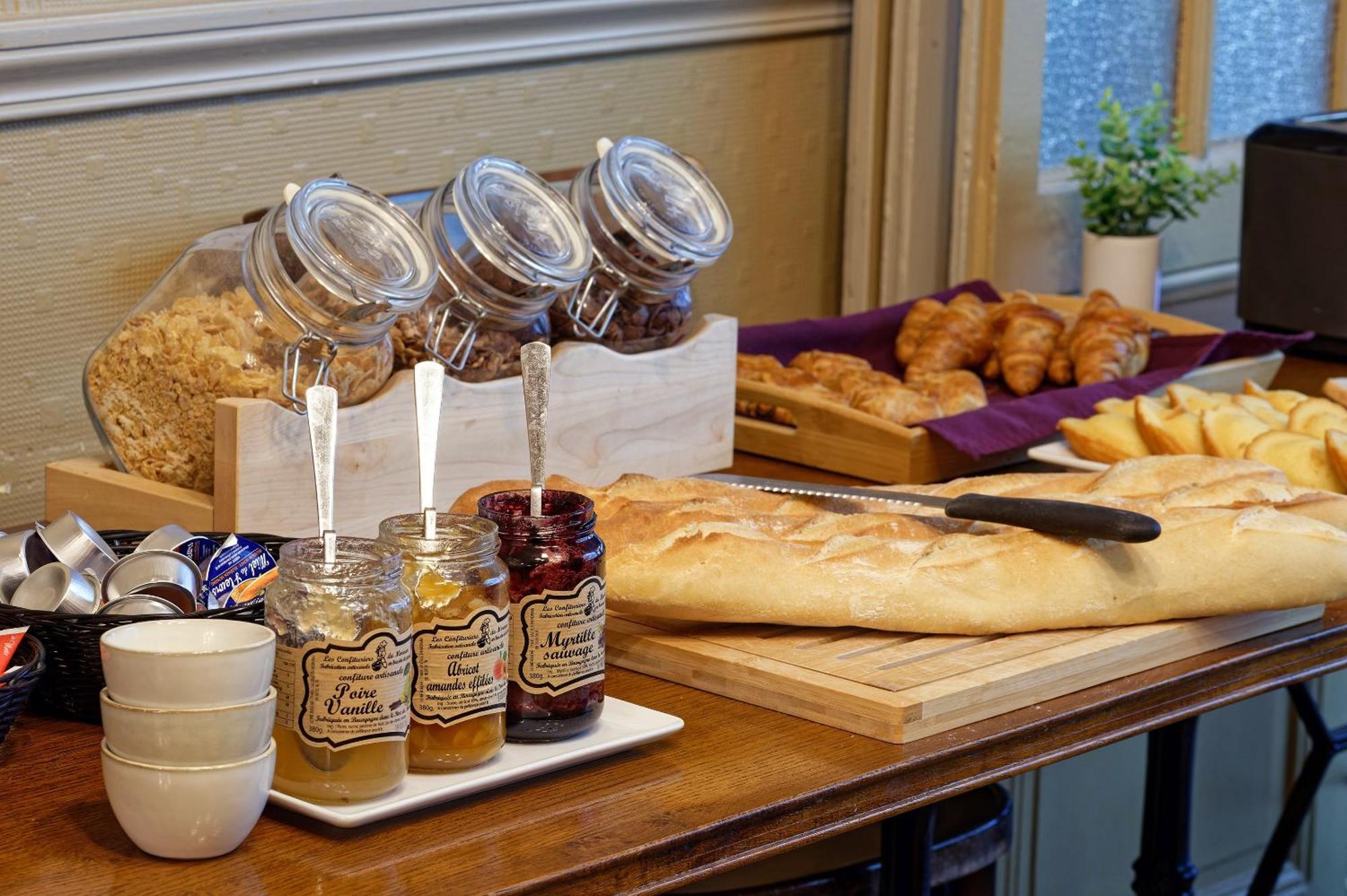 Pied A Terre - Appart'Hotels Au Coeur D'Autun ภายนอก รูปภาพ